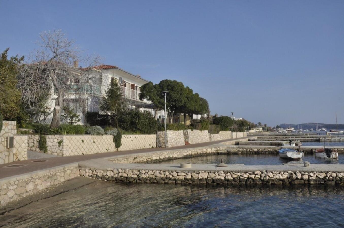 Apartments Petar - 6M From The Sea Barbat na Rabu Zewnętrze zdjęcie